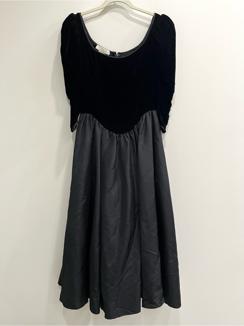 Gunne Sax Jessica McClintock Vintage 80’s Black Velvet Taffeta Puff Sleeve Dress